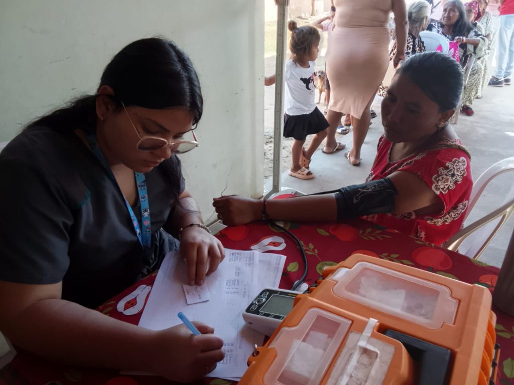 Atendidos 214 indígenas en Jornada Social en el sector “4 de Octubre” al oeste de Maracaibo 2 IMG 20251105 WA0044