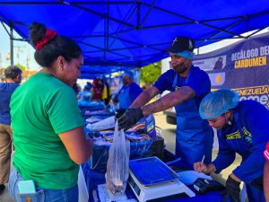 Gobernador Caldera acompaña despliegue de Mega Jornada "Venezuela Come Pescado" con 85 toneladas de proteína para el Zulia 4 WhatsApp Image 2026 03 30 at 4.37.02 PM