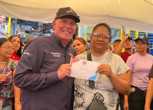 Alcalde Di Martino entrega ayudas a comerciantes afectados por incendio en “Callejón de los Pobres” 2 WhatsApp Image 2026 04 09 at 8.24.15 PM 2