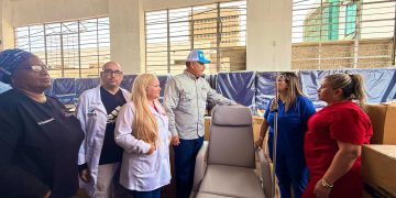 Gobernador Luis Caldera entrega dotación de equipos e insumos a 80 clínicas populares y hospitales