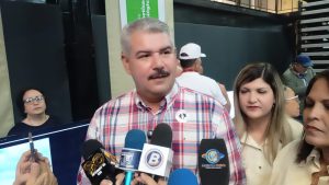 Gobernador Caldera dignifica a 170 adultos mayores del Zulia con entrega de certificados de formación artística 3 WhatsApp Image 2026 05 30 at 3.28.35 PM