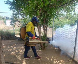 Jornada de fumigación de la Alcaldía de Maracaibo llega a 7 escuelas en 3 parroquias 4 WhatsApp Image 2026 06 01 at 8.47.20 PM