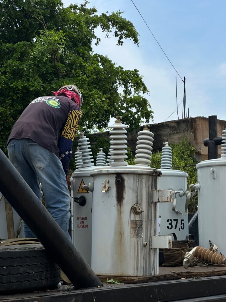 Plan Cayapa eléctrico instaló otros 24 Transformadores en 6 parroquias de la ciudad 3 WhatsApp Image 2026 08 03 at 5.37.00 PM
