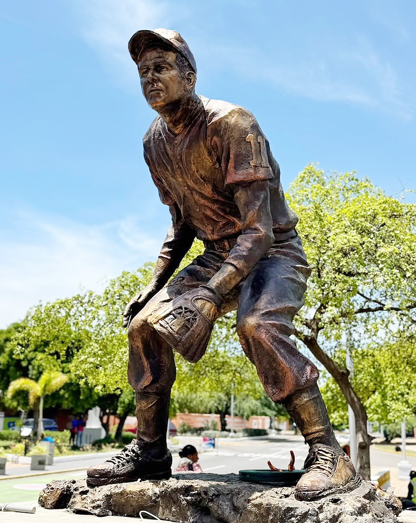 Estatua de Luis Aparicio fue colocada en bulevar de Santa Lucia donde nació la leyenda del béisbol venezolano 3 WhatsApp Image 2026 08 14 at 1.13.41 PM 1