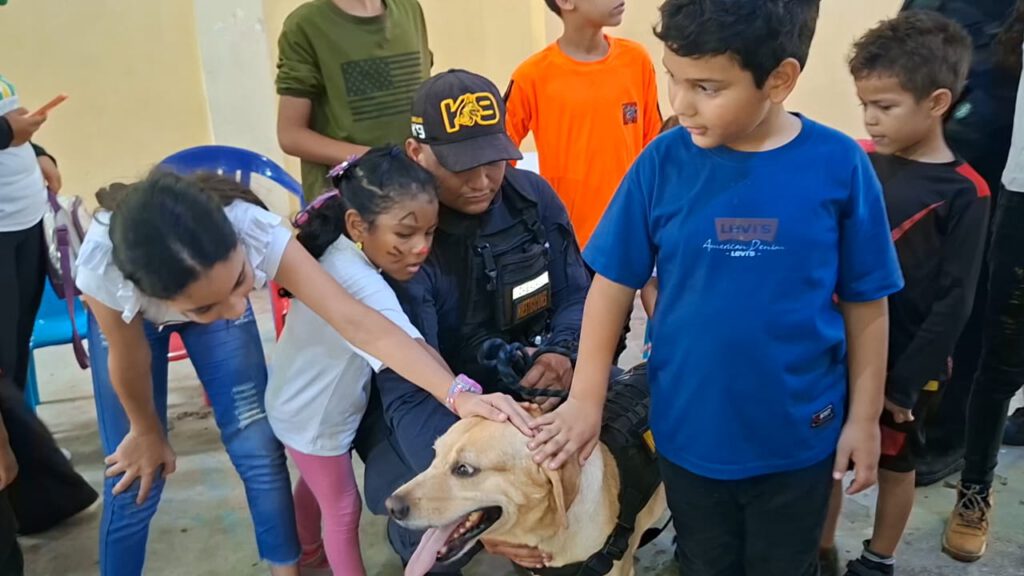 Polimaracaibo despliega taller antidrogas con el oficial canino Tyler durante las vacaciones 3 WhatsApp Image 2026 09 01 at 2.45.27 PM