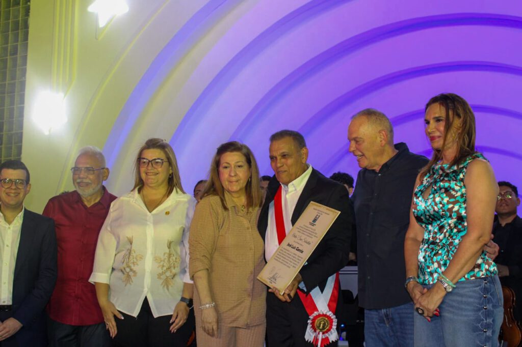 Maracaibo cerró semana aniversaria con concierto sinfónico y la entrega de las ordenes San Sebastián y 8 de Septiembre 7 WhatsApp Image 2026 09 13 at 10.03.50 PM 1