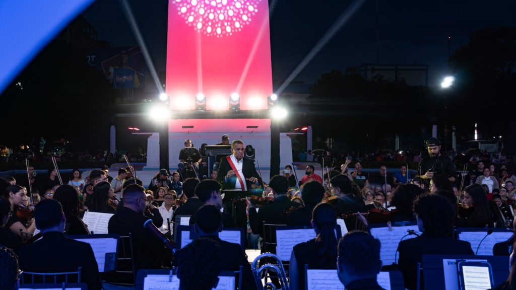 Maracaibo cerró semana aniversaria con concierto sinfónico y la entrega de las ordenes San Sebastián y 8 de Septiembre 3 WhatsApp Image 2026 09 13 at 10.50.28 PM