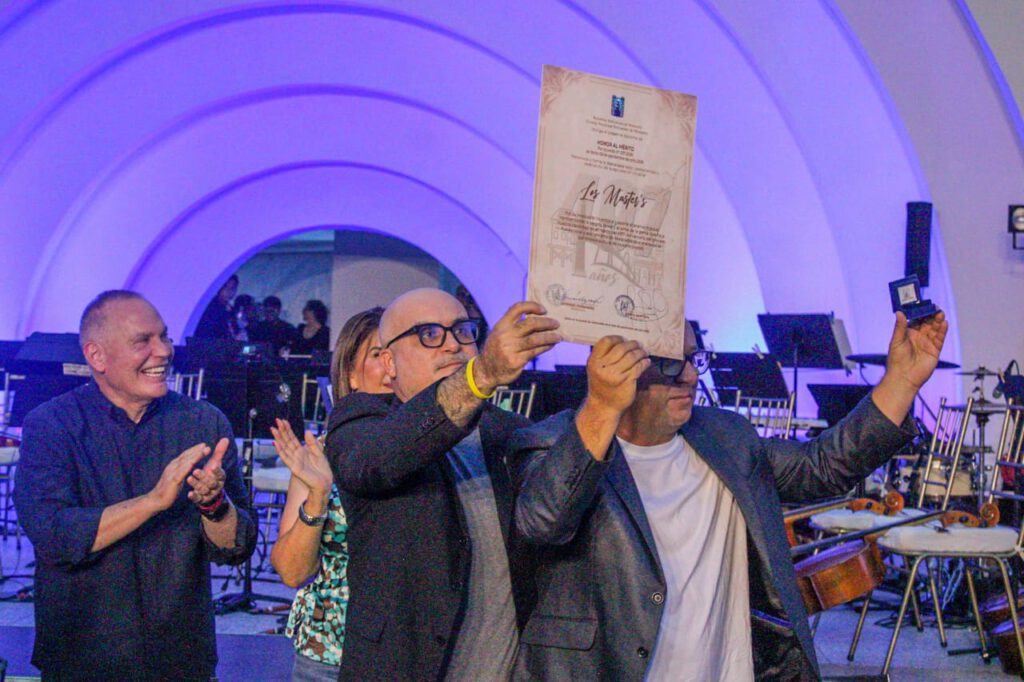 Maracaibo cerró semana aniversaria con concierto sinfónico y la entrega de las ordenes San Sebastián y 8 de Septiembre 11 WhatsApp Image 2026 09 13 at 9.51.38 PM