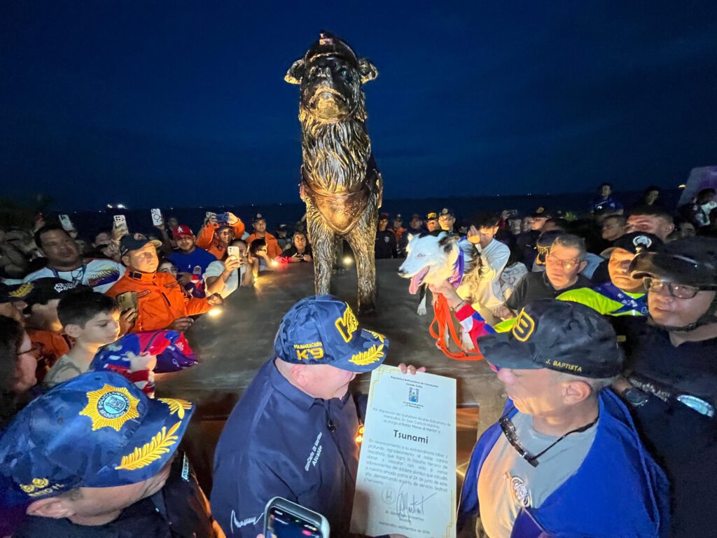 Héroe canino: Tsunami recibió merecido homenaje con monumento en su nombre 4 WhatsApp Image 2026 09 16 at 9.33.07 PM