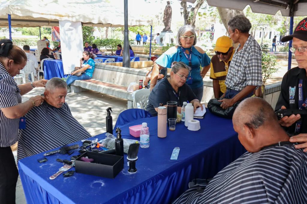 Alcaldía de Maracaibo ofreció jornada de mercado popular y atención médica a sus trabajadores y comunidad 3 WhatsApp Image 2026 10 01 at 4.32.53 PM