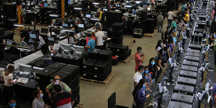 Auditoría de máquinas de votación examinó equipos 1 Auditoría de máquinas de votación examinó equipos