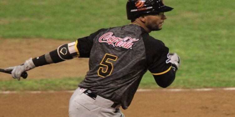 Los Leones del Caracas se impusieron 13-7 a Bravos 1 Ronny