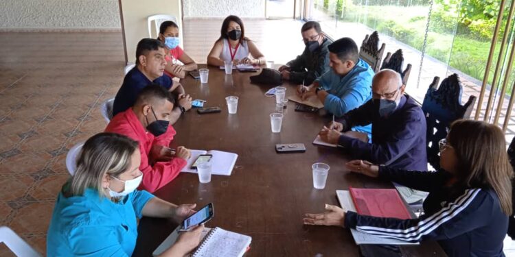 G/D Pérez Mota en mesa de trabajo con autoridades civiles de Monagas.