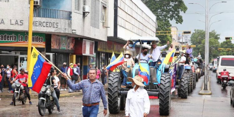 Más de mil 500 productores respaldaron a candidatos del PSUV en marcha de los tractores en Monagas 1 En las calles de Maturín se sintió la euforia de los productores revolucionarios.