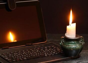 Claman por el restablecimiento del servicio eléctrico en El Paraíso, Caracas.