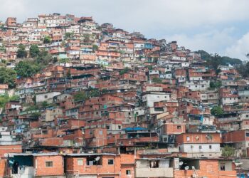 1200px Petare Slums in Caracas