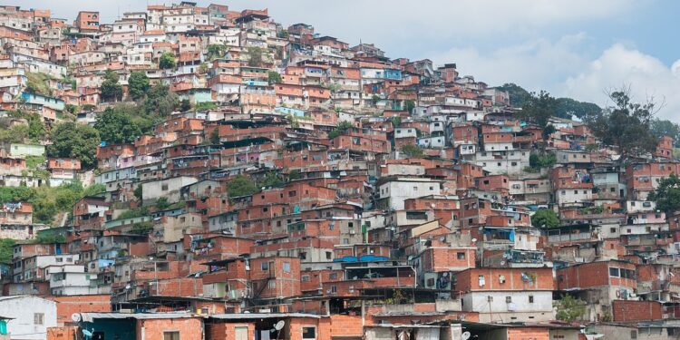 Asesinaron a 3 mujeres en Petare 1 1200px Petare Slums in Caracas
