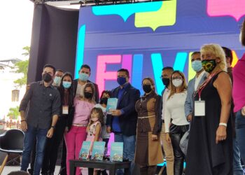 Bautizo del libro Comunicación para la defensa de la verdad en Venezuela. Foto: Julio Oliveros.