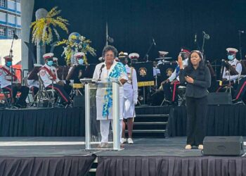 Plasencia participa en ceremonias del nacimiento de la República de Barbados