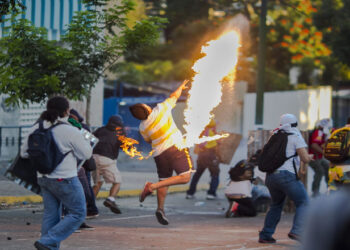 Cabello asegura que oposición debe responder por guarimbas del 2017