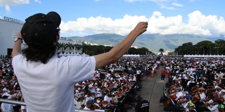 Venezuela hizo historia con 12.098 músicos buscando el Récord Guinness 1 4ec5121f8d914d0dbc19eed682ca150f