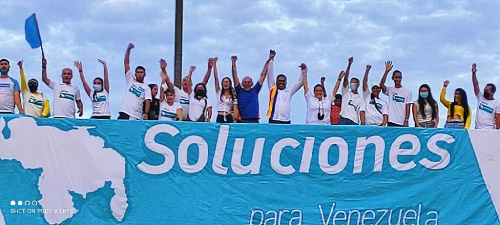Con enorme pancarta Soluciones para Venezuela le habló a Maturín