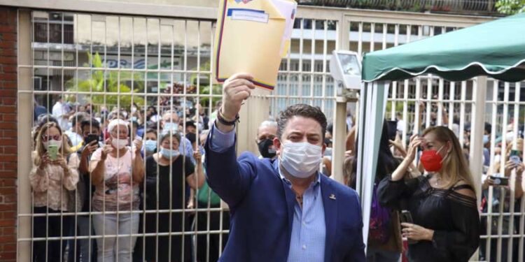 Gustavo Duque asegura que oposición tiene que «revisarse» tras megaelecciones 1 DUQUE 1