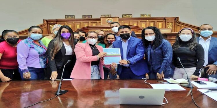 Minmujer entregó propuestas a AN para reforma de Ley 1 Minmujer entregó propuestas a AN para reforma de Ley