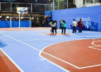Inauguran cancha deportiva en la parroquia La Pastora