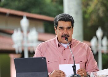 Maduro alerta sobre conspiración de EEUU
