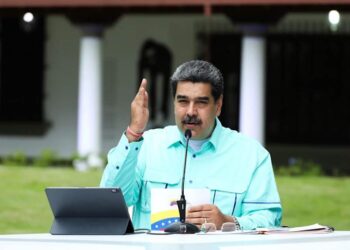 Maduro exhortó a la población a no bajar la guardia durante flexibilización