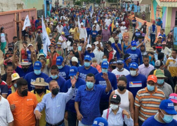 Rosales recorre las calles de Mara y Guajira
