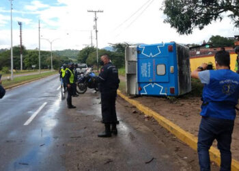 ambulancia volcada 1