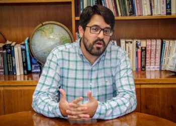 Economista Asdrúbal Oliveros.