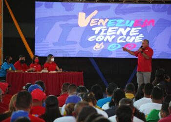 En un acto con participación de todas las estructuras del PSUV, el Jefe del Comando de Campaña Nacional Aristóbulo Istúriz, verificó personalmente las planillas