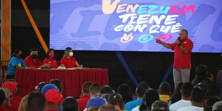 Con chequeo en vivo Diosdado afina el 1x10 en Monagas 1 En un acto con participación de todas las estructuras del PSUV, el Jefe del Comando de Campaña Nacional Aristóbulo Istúriz, verificó personalmente las planillas