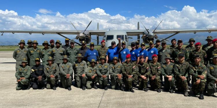 Fanb graduó a 37 combatientes en curso de caída libre militar 1 Integrantes del Curso de Paracaidismo de Apertura Comandada 02-2021.