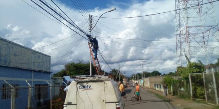 Más de 200 familias han sido beneficiadas con la restauración del servicio de telefonía e internet en el municipio Cedeño.