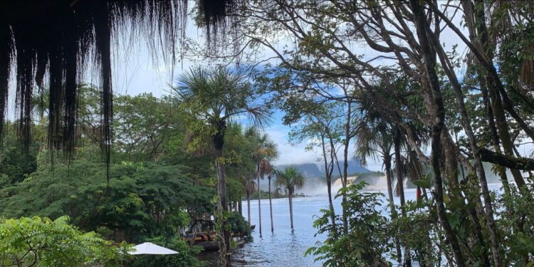 La experiencia de visitar los saltos de Canaima 1 laguna de canaima 86636