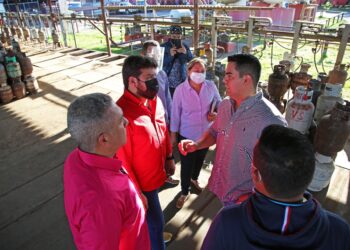 Gobernador de Monagas, Ernesto Luna junto al presidente de Gasmaca, Marcel Salazar.