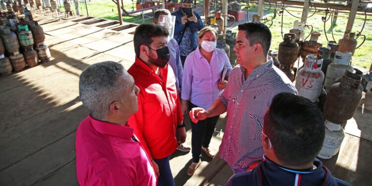 Gobernador Ernesto Luna optimizará planta de gas de Maturín 1 Gobernador de Monagas, Ernesto Luna junto al presidente de Gasmaca, Marcel Salazar.