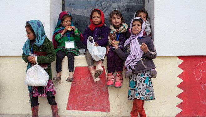 Tras la desesperante situación económica que viven las familias en  Afganistán venden a sus niñas pequeñas.