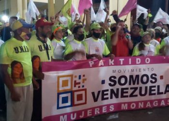 Militantes de Unir junto al Diputado Roberto Messuti, Dirigente Nacional Somos Venezuela.