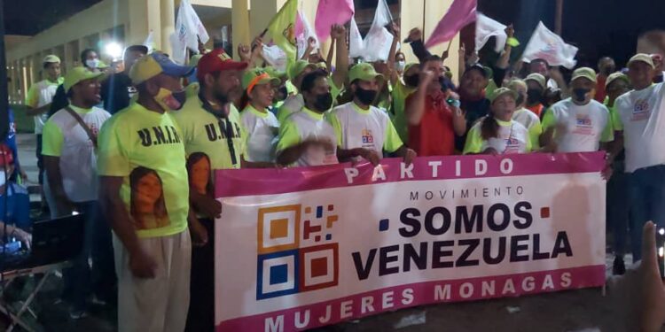 Somos Venezuela en Monagas suma con los militantes del movimiento Unir 1 Militantes de Unir junto al Diputado Roberto Messuti, Dirigente Nacional Somos Venezuela.