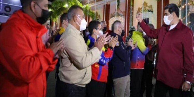 Chavismo celebra su victoria