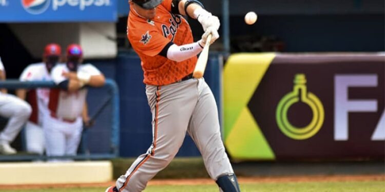 Abatidos Leones del Caracas 10-4 por la Furia de Caribes 1 1169