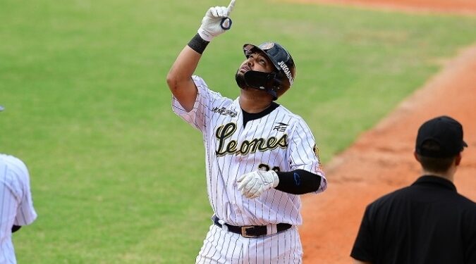 Caracas se saca la espinita y vence al Magallanes en el Universitario 3-2 1 1635243558138479738