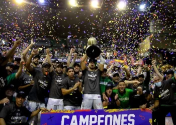 Maduro felicita a la "tribu" titulados campeones en baloncesto 2021