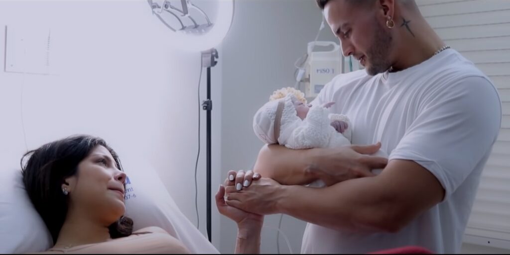 "Cuando Escuches Esto" de Gustavo Elis para su Hija 2 Captura de pantalla 2021 12 17 135705