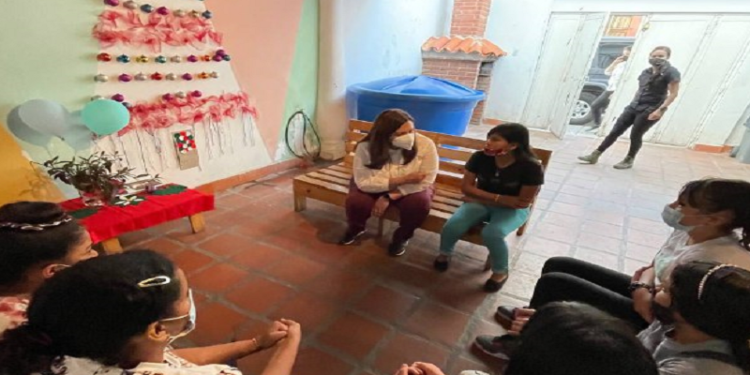 Alcaldesa Meléndez sostuvo encuentro con niñas de Atención mi Orquídea